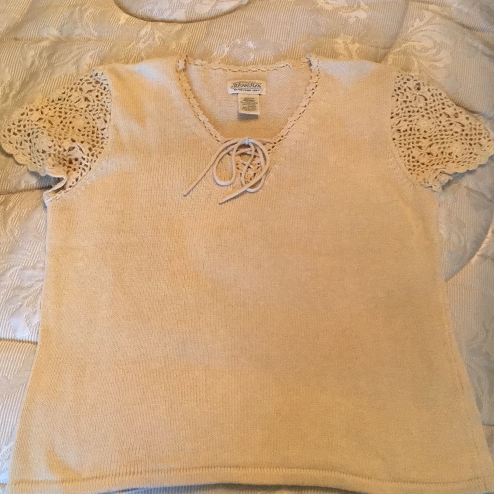 Short sleeve sweater